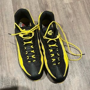 Air max black and yellow